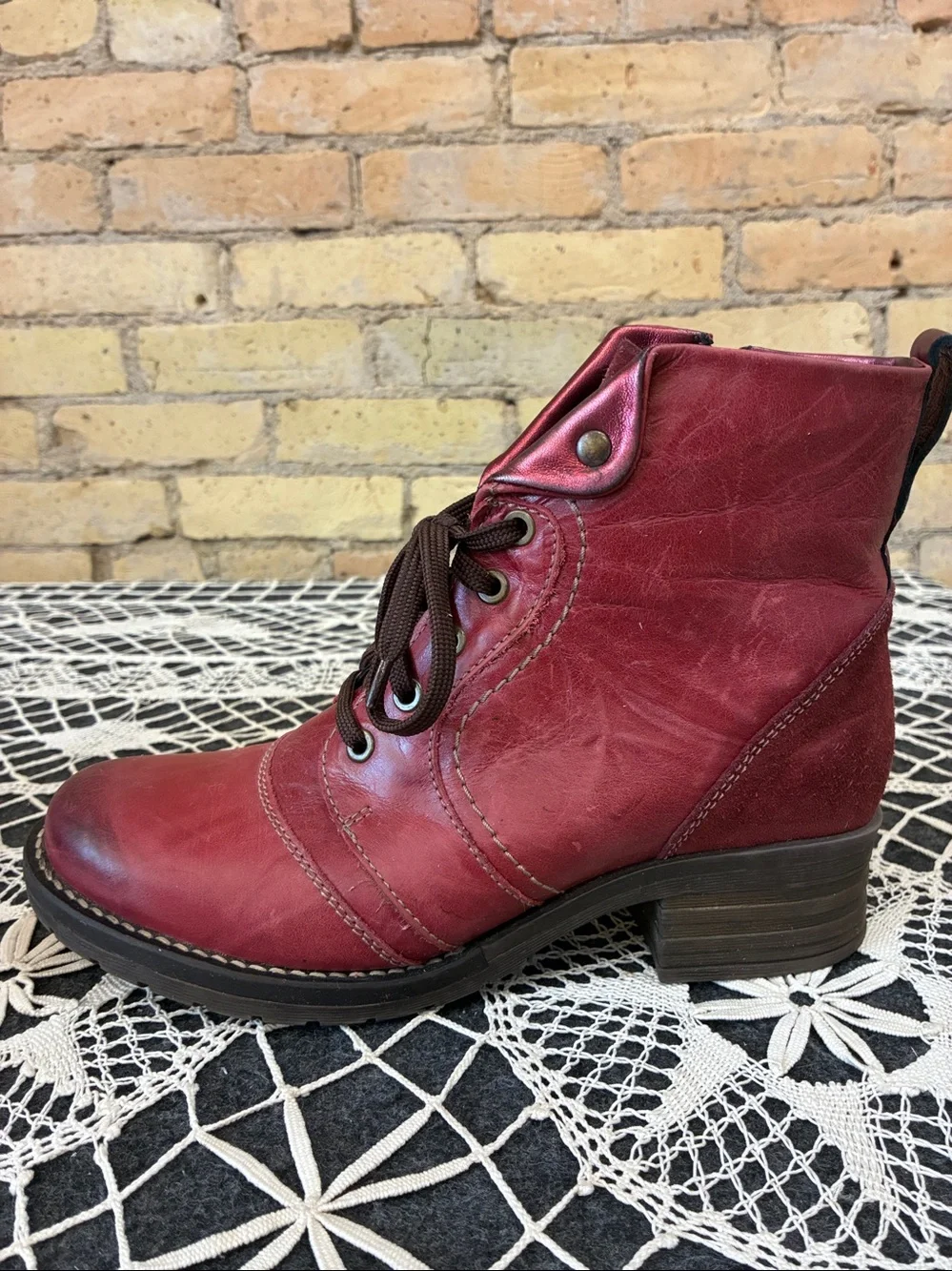 Dromedaris Red Leather Lace-Up Ankle Boots - Picture 3 of 7